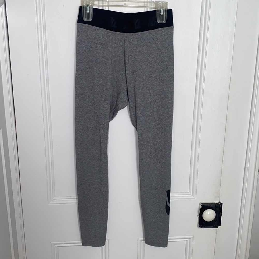Nike Sportswear Essential Women's High-Waisted Logo Leggings